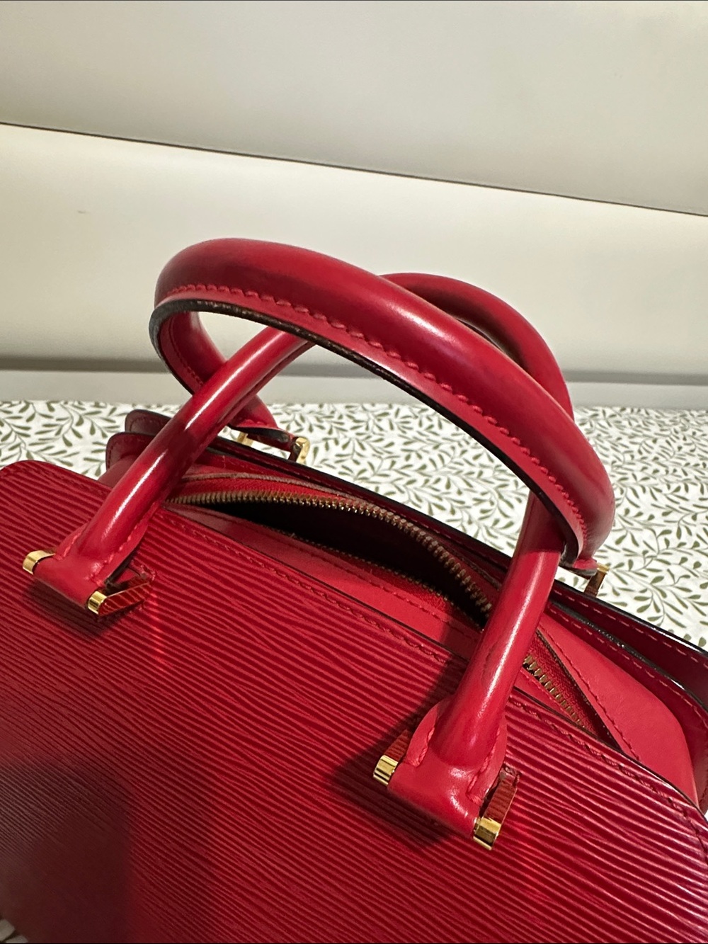 Louis Vuitton Epi Pont Neuf Handbag - Picture 14 of 15